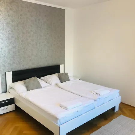 Queens 7 * Prag